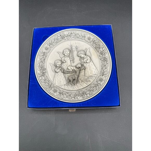 Hudson Pewter 1979 Jesus with Angels Christmas Manger Plate USA 6" - Picture 8 of 8